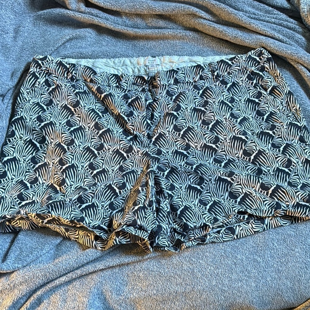 Crown & Ivy Zebra Shorts 24W